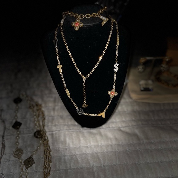 Authentic RARE Louis Vuitton necklace great condition comes with box n dust bag - Picture 2 of 14